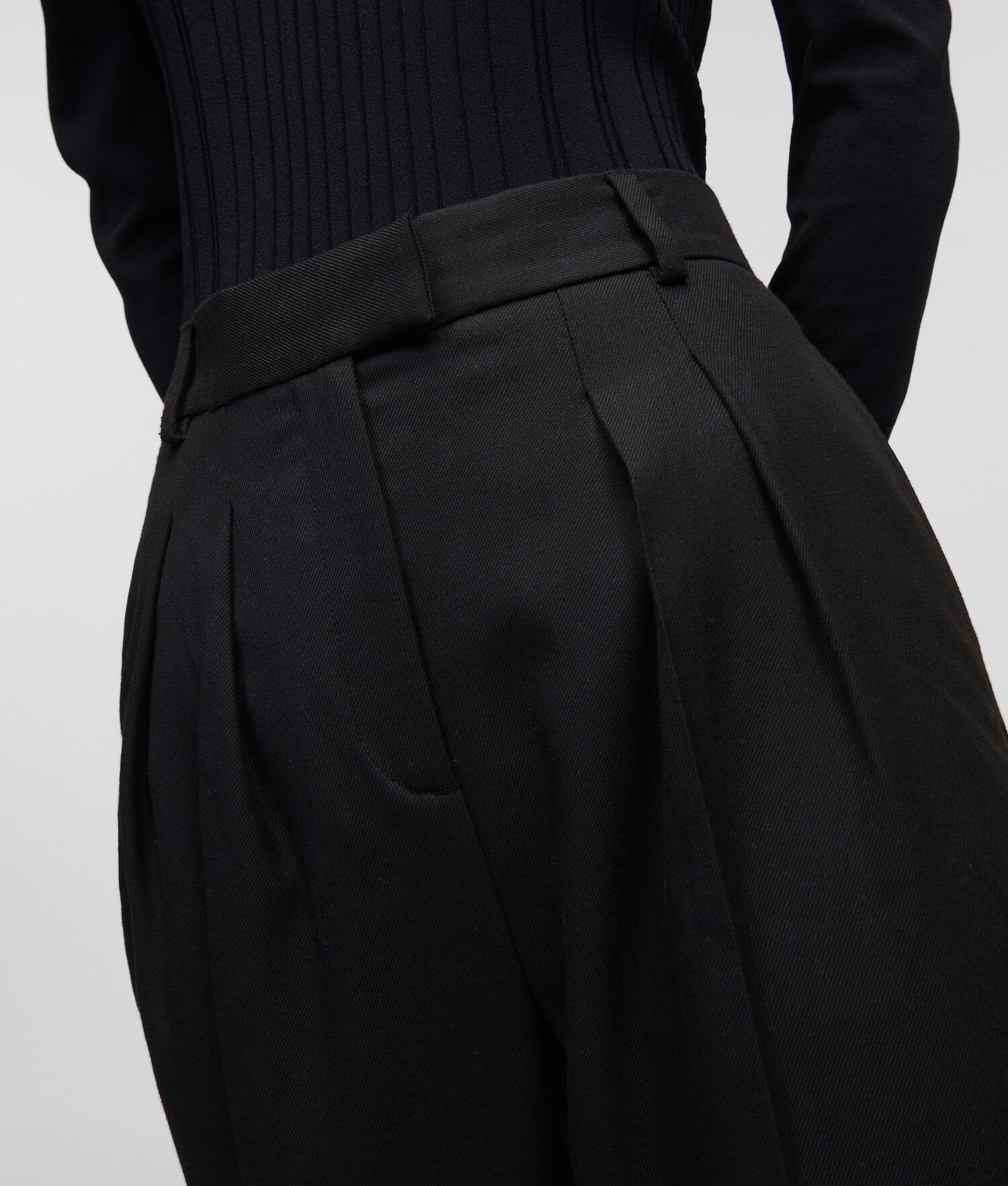 Black Women's Karl Lagerfeld Double-pleat Tailored Pants | TH813BHZT